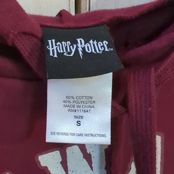 Harry Potter, Hogwarts Alumni Maroon Hoodie. Small - Picture 2 of 5